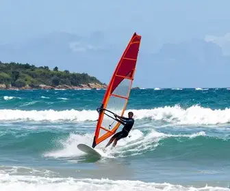 Aventura do Windsurf no Ceará: Um Guia Prático para os Aventureiros